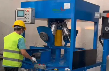 Four-station automatic centrifugal casting machine operation video